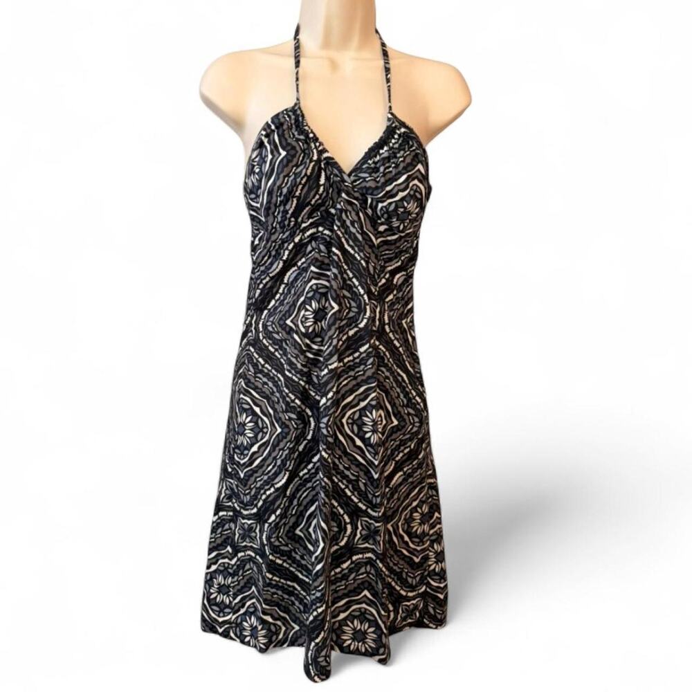 Hm black white halter...